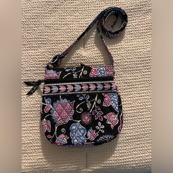 Vera Bradley Handbags - Vera Bradley hipster bag